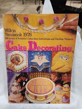 Vintage 1978 Wilton Cake Decorating Yearbook